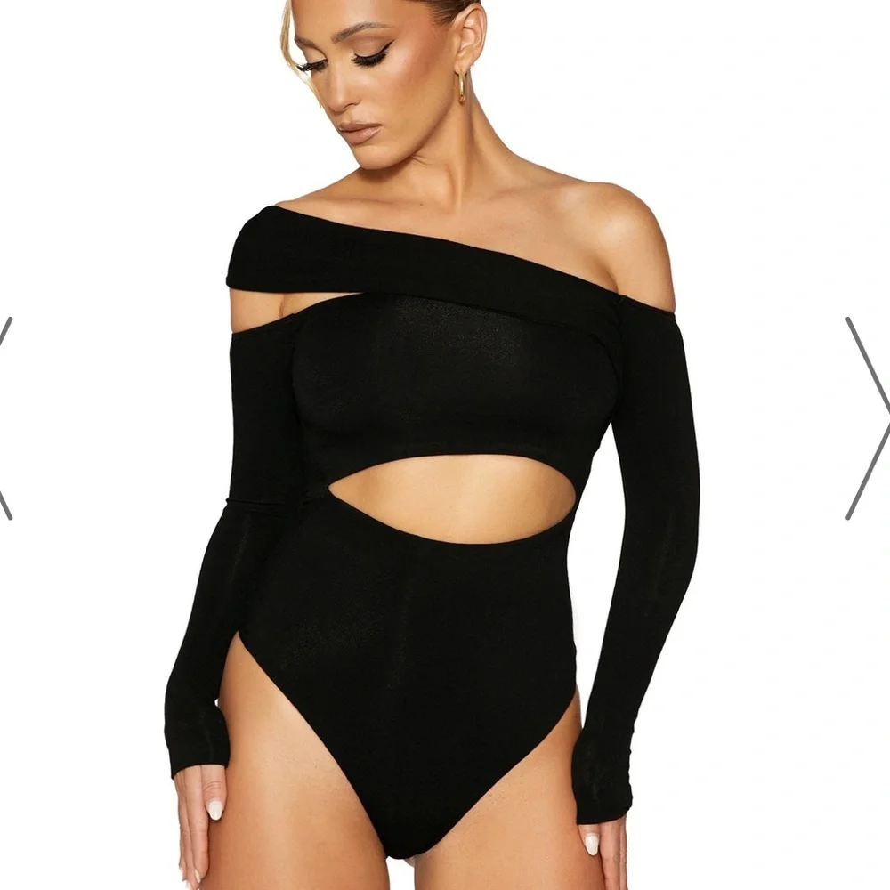 NWOT NAKED WARDROBE EXTRA COLD SHOULDER BODYSUIT Size L